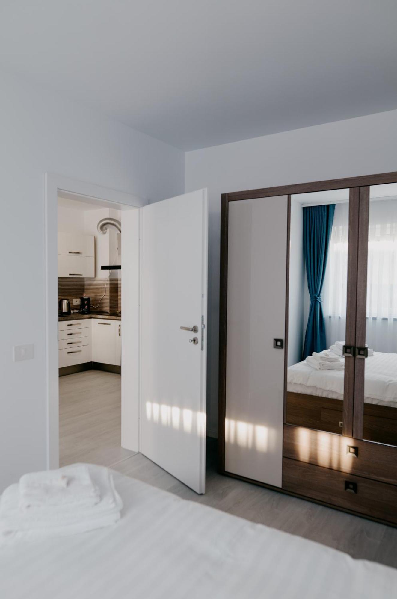 Royal Blue Property Oradea Exterior photo